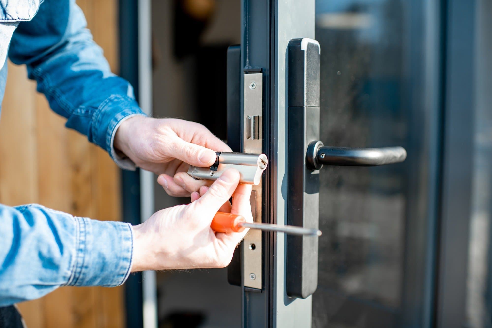 Commercial lock cylinder rekeying for a San Antonio business door